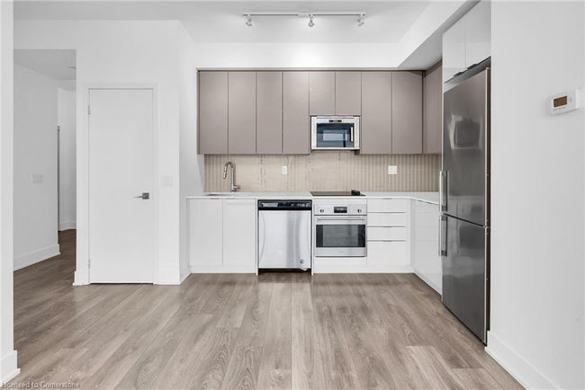 3207 - 2916 7 Highway, House attached with 2 bedrooms, 2 bathrooms and 1 parking in Vaughan ON | Image 14