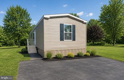 77 Circle Dr, COLUMBIA, PA, 17512-9685 | Card Image