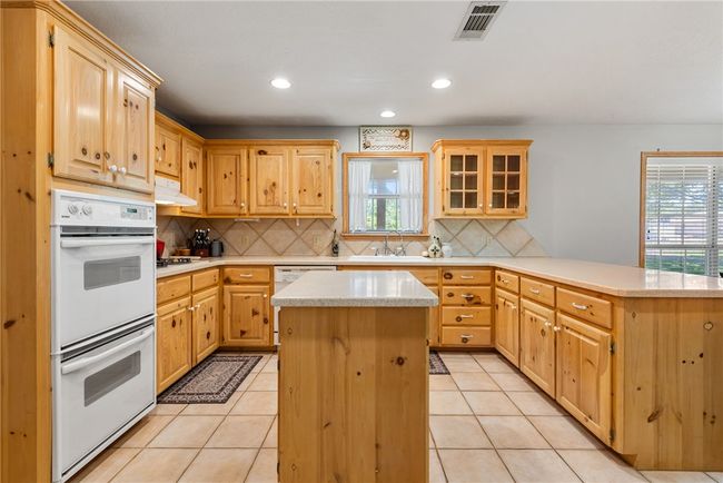 236 N Golfview Dr, House other with 3 bedrooms, 3 bathrooms and null parking in Hilltop Lakes TX | Image 11