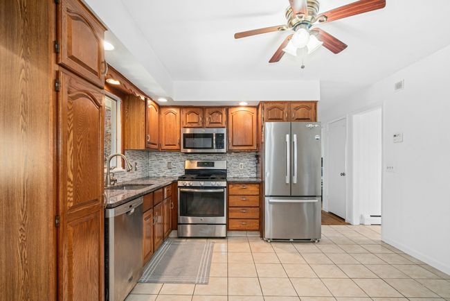20 Mill Brook Ter, House other with 4 bedrooms, 3 bathrooms and 6 parking in Monroe CT | Image 9