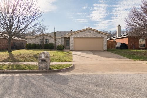 841 Mccully St, White Settlement, TX, 76108-1185 | Card Image