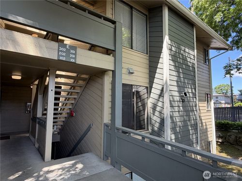 e201-4800 200th St Sw, Lynnwood, WA, 98036-6361 | Card Image