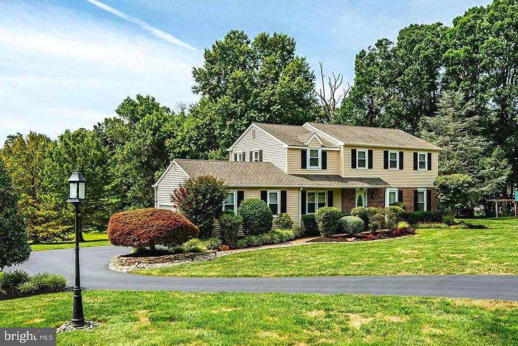 Cheshire Dr, Downingtown, PA 19335