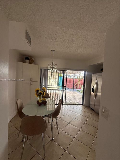apt-1-1395 W 41st St, Hialeah, FL, 33012-5911 | Card Image
