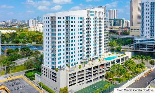phi06-10 Sw South River Dr, Miami, FL, 33130-4800 | Card Image