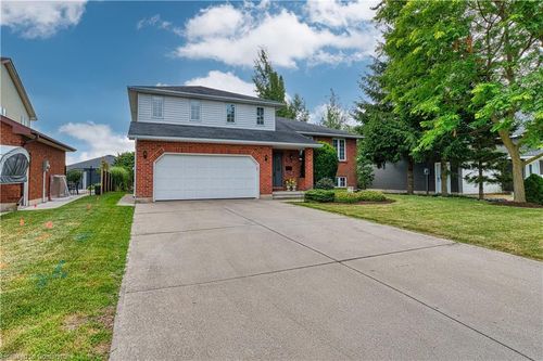 596 Elm Ave N, Listowel, ON, N4W3G2 | Card Image