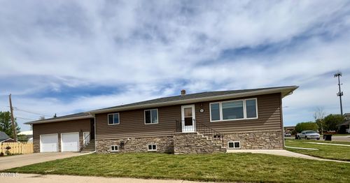 901 4th Ave W, Williston, ND, 58801-5138 | Card Image