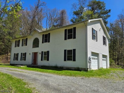 29 New Mashipacong Rd, Montague, NJ, 07827-3229 | Card Image