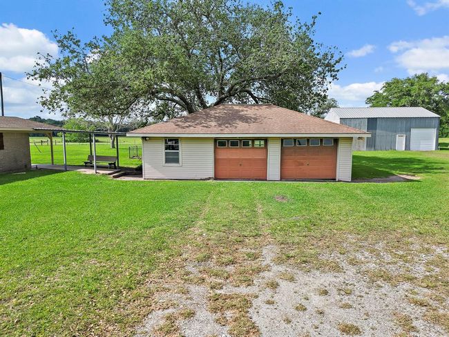 11221 State Highway 65, House other with 3 bedrooms, 2 bathrooms and 2 parking in Winnie TX | Image 4