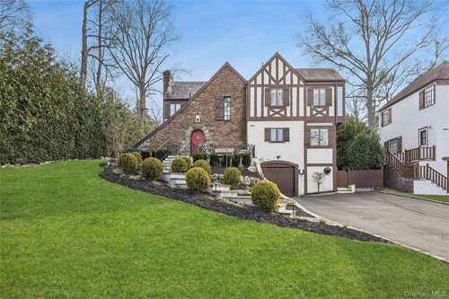 44 Old Ox Rd, Manhasset, NY, 11030-2507 | Card Image