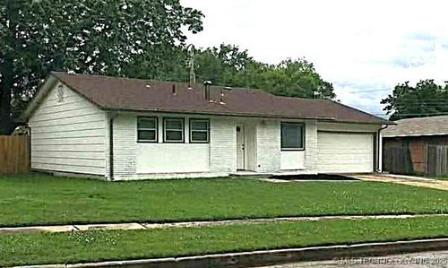 604 N Village Pl, Broken Arrow, OK, 74012-2813 | Card Image