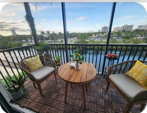apt-519-3475 N Country Club Dr, Aventura, FL, 33180-1725 | Card Image