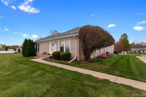 28394 Brookfield Ct, Brownstown Twp, MI, 48183-5005 | Card Image