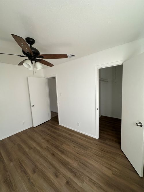 23-907 Broadway Ave, Euless, TX, 76040-5600 | Card Image