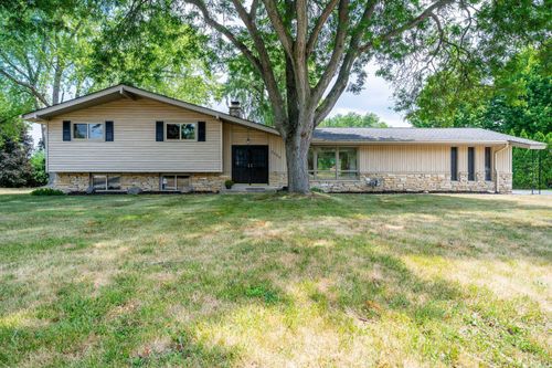 2050 Mount Kisco Dr, Elm Grove, WI, 53122-1150 | Card Image