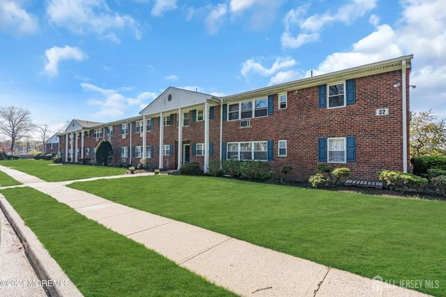 32 Woodedge Ave, Townhouse with 1 bedrooms, 1 bathrooms and null parking in Edison NJ | Image 15