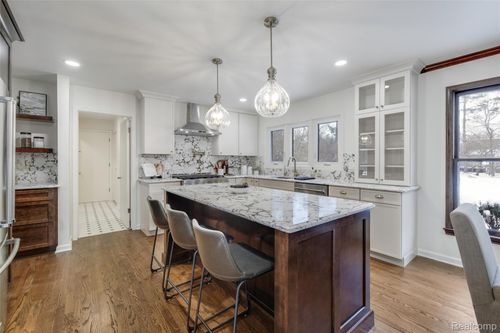 25330 Devon Ln, Franklin, MI, 48025-1284 | Card Image