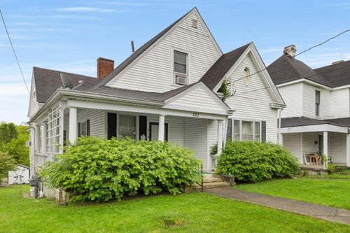 221 S Highland St, Winchester, KY, 40391-2551 | Card Image