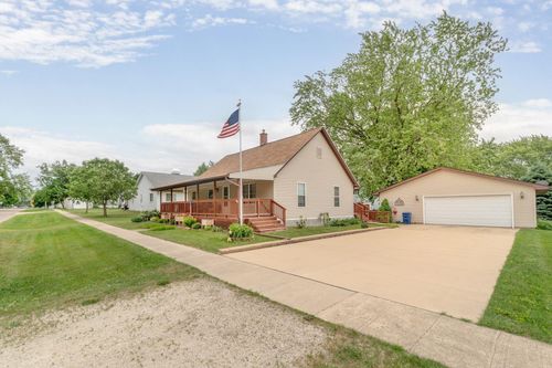 204 Forest St, Fairbank, IA, 50629-7612 | Card Image