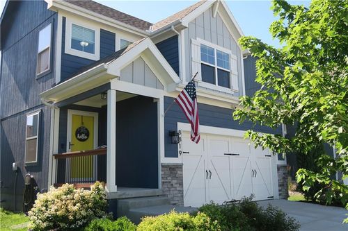 8819 Sw 8th St, Blue Springs, MO, 64064-8028 | Card Image
