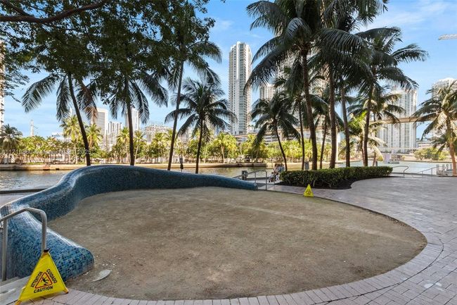 APT-3111 - 185 Sw 7 Th St, Condo with 3 bedrooms, 3 bathrooms and null parking in Miami FL | Image 37