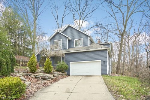 718 Stonecliff Dr, Akron, OH, 44313-5903 | Card Image