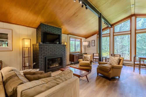 9 Mtn Acres Rd, Jamaica, VT, 05343-9507 | Card Image