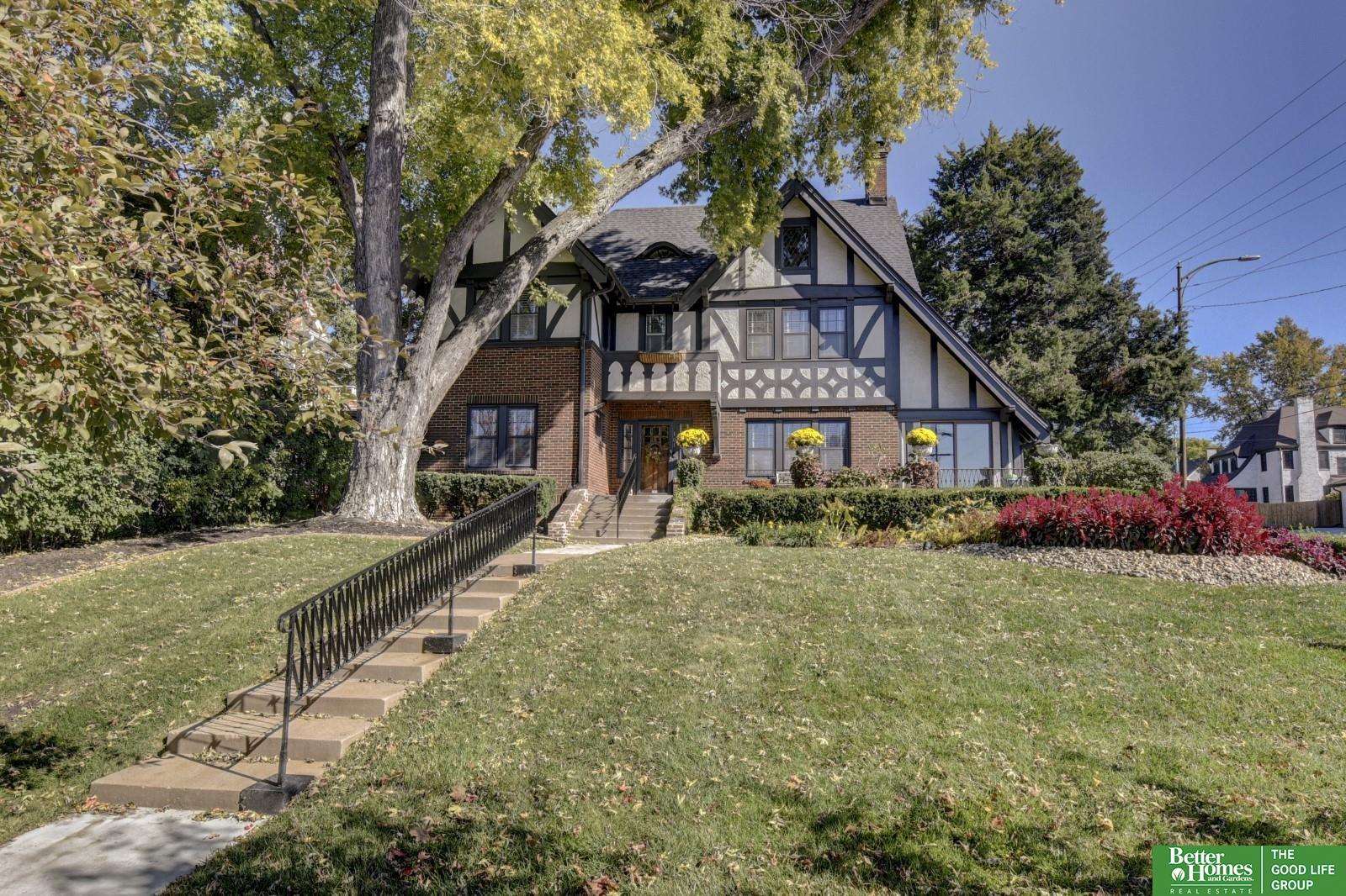 54th St, Omaha, NE 68132
