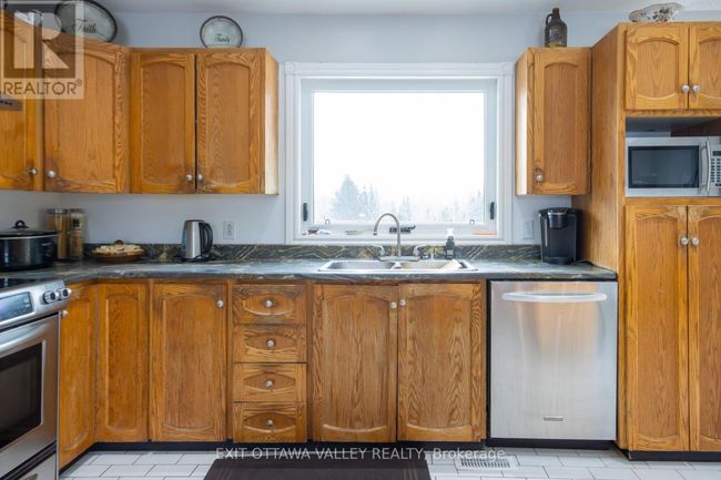 2112 Schutt Rd, House other with 3 bedrooms, 3 bathrooms and 6 parking in Palmer Rapids ON | Image 13