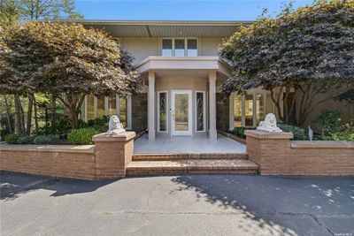 Front View Circular Driveway | Image 1