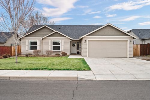 2715 Ne 6th Dr, Redmond, OR, 97756-6804 | Card Image