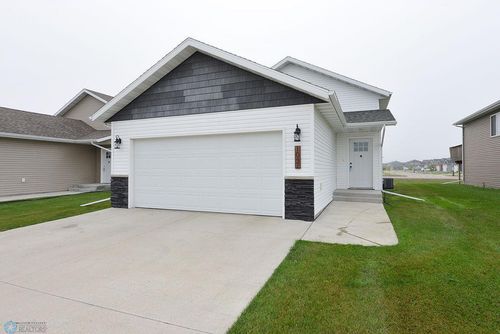 1047 Barnes Dr, West Fargo, ND, 58078-8894 | Card Image