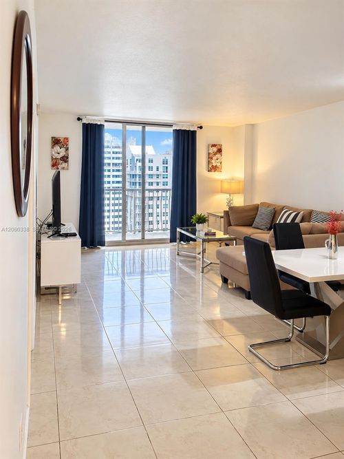 3304-1200 Brickell Bay Dr, Miami, FL, 33131-3270 | Card Image