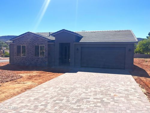 15 Creek Rock Cir, Sedona, AZ, 86351-8800 | Card Image
