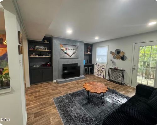 6369 New Market Way, Raleigh, NC, 27615-6821 | Card Image