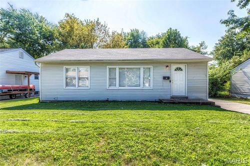 20 La Venta Dr, Florissant, MO, 63031-5222 | Card Image