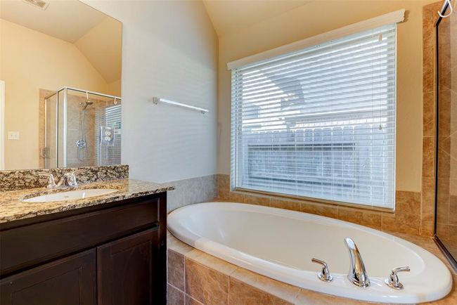 2407 Lost Bridge Ln, House other with 4 bedrooms, 2 bathrooms and 2 parking in Pearland TX | Image 21