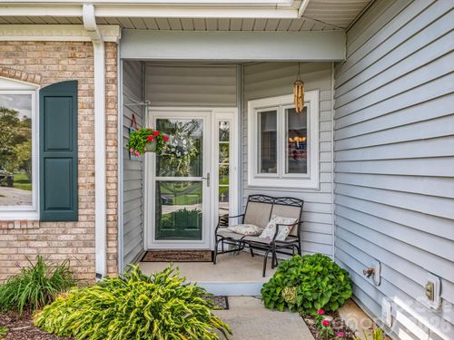 20 Country Meadows Ln, Hendersonville, NC, 28792-6378 | Card Image