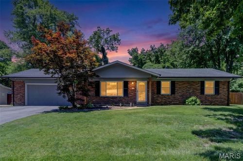18 Twin Oaks Drive, St Charles, MO, 63303 | Card Image