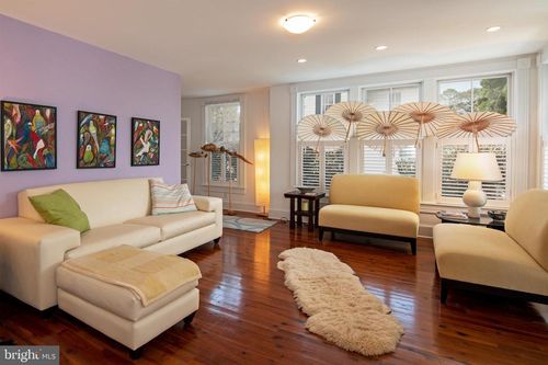 9 W End Ave, CAMBRIDGE, MD, 21613-1639 | Card Image