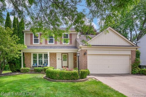 606 Whitney Dr, Rochester Hills, MI, 48307-2871 | Card Image