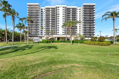 3N - 3420 S Ocean Boulevard, Condo with 2 bedrooms, 2 bathrooms and null parking in Highland Beach FL | Image 2