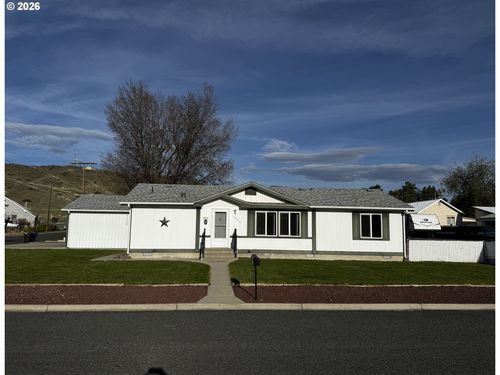 1070 Grove St, Baker City, OR, 97814-4569 | Card Image