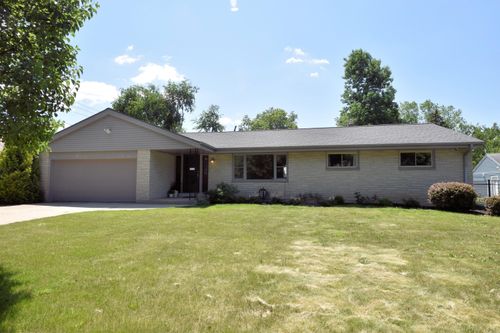 9929 W Ruby Ave, Wauwatosa, WI, 53225-4717 | Card Image