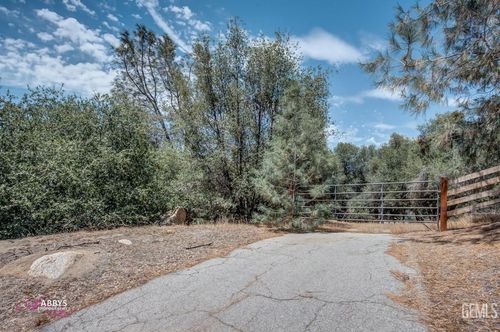 28060 Carlyle Springs Rd, Keene, CA, 93531-1309 | Card Image