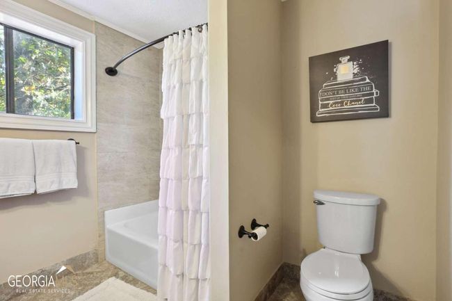 200 N Falcon Blf, House other with 3 bedrooms, 3 bathrooms and 2 parking in Alpharetta GA | Image 22
