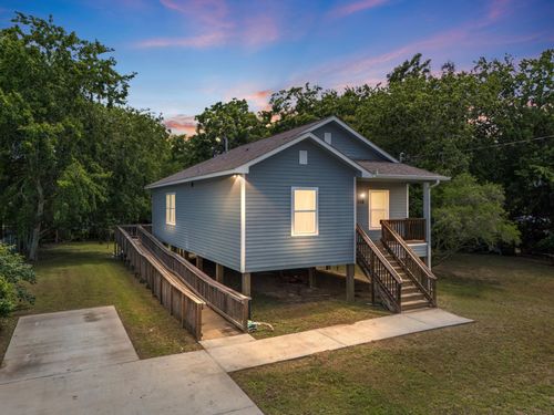 118 W Dahlgren Ave, Wharton, TX, 77488-2416 | Card Image