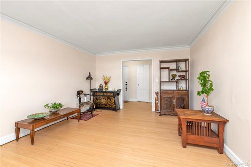 apt-e2-51 Lincoln Ave, Rockville Centre, NY, 11570-5731 | Card Image