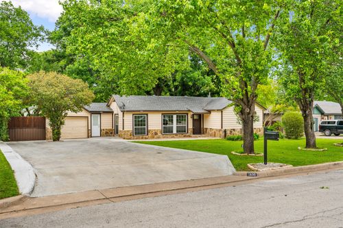 1800 Brook Hollow Dr, Fort Worth, TX, 76114-2105 | Card Image
