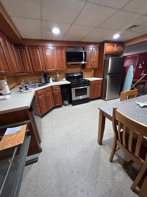 2-700 Old Fall River Rd, Dartmouth, MA, 02747-1207 | Card Image